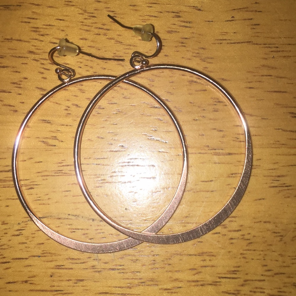 3/$10 ROSEGOLD HOOP EARRINGS 🎆